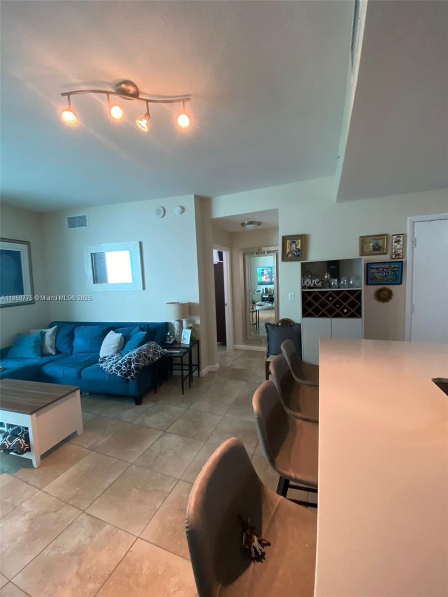 1900 N Bayshore Dr 3617