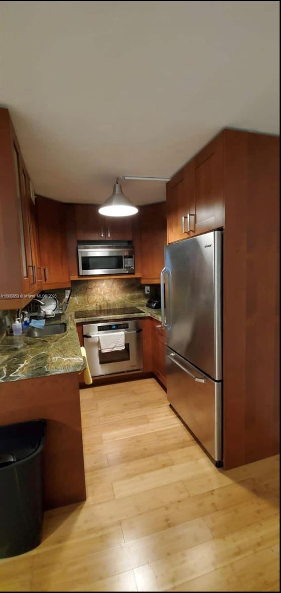 beautiful cozy one bedroom apartment at the middle of South Beach Miami, shopping areas and grocery stores in a 5 minutes distance. Fully furnished with all the appliances ! ALL UTILITIES ARE INCLUDED !!- internet, tv cable, water, gas, etc. ONE ASSIGNED PARKING SPOT IS INCLUDED ! .available for a year lease or seasonal rental as well.
Washer and dryer inside the unit.