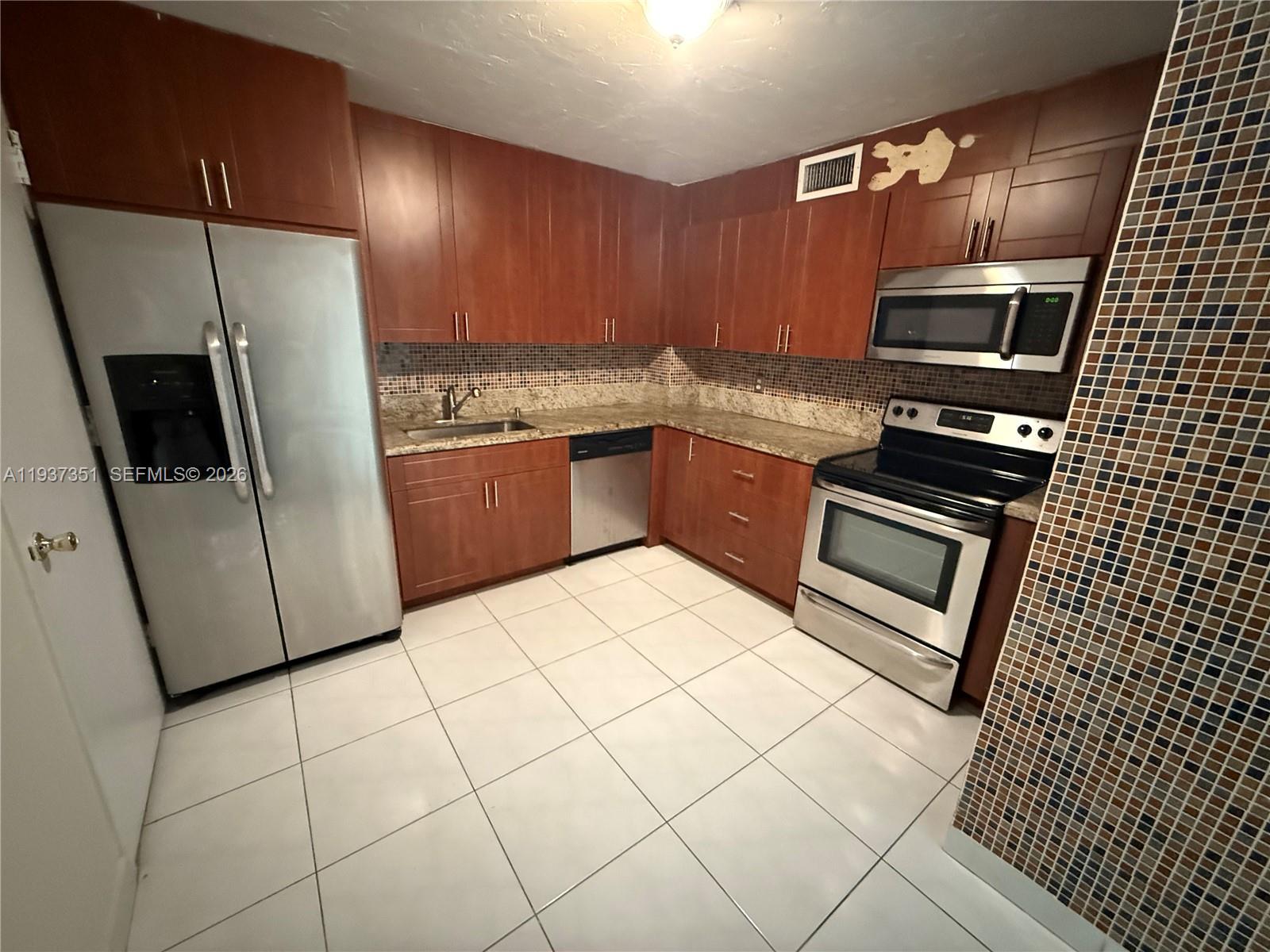 401 Golden Isles Dr 202