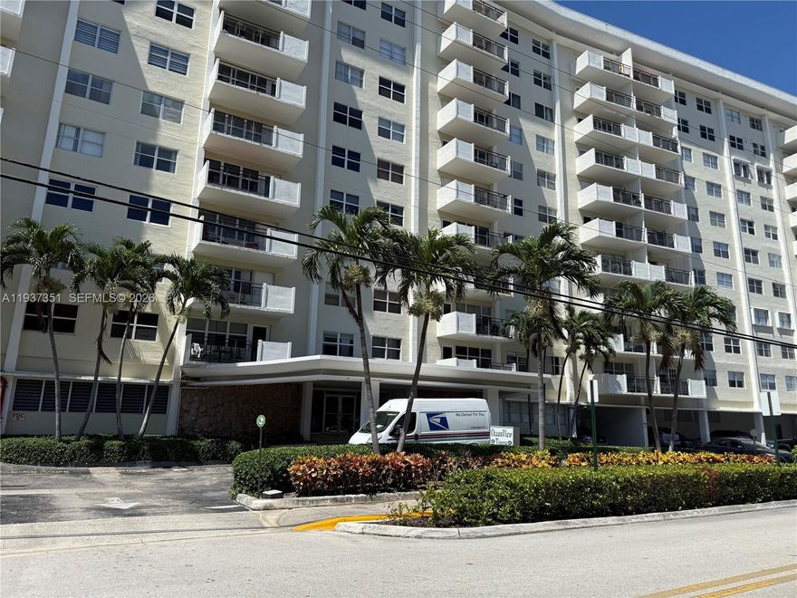 401 Golden Isles Dr Apt 202 Hallandale Beach FL 33009. For rent Large Two Bedrooms 2 Baths +balcony,large kitchen with stainless steel appliances , large rooms ,many closets, .Walking distance to shopping ,Restaurants and transpornations.Spacious pool overlooking to the channel,gym, assign parking spot.