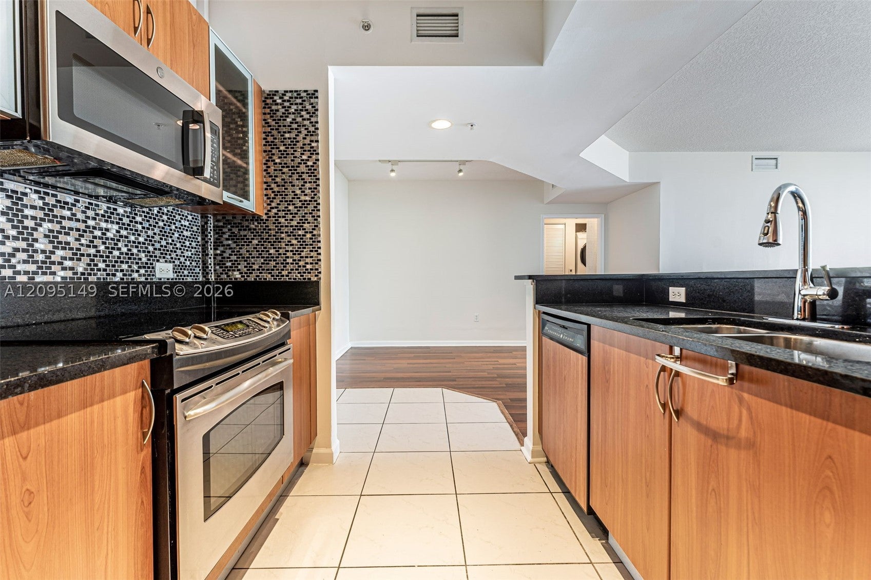 2775 NE 187th St 623