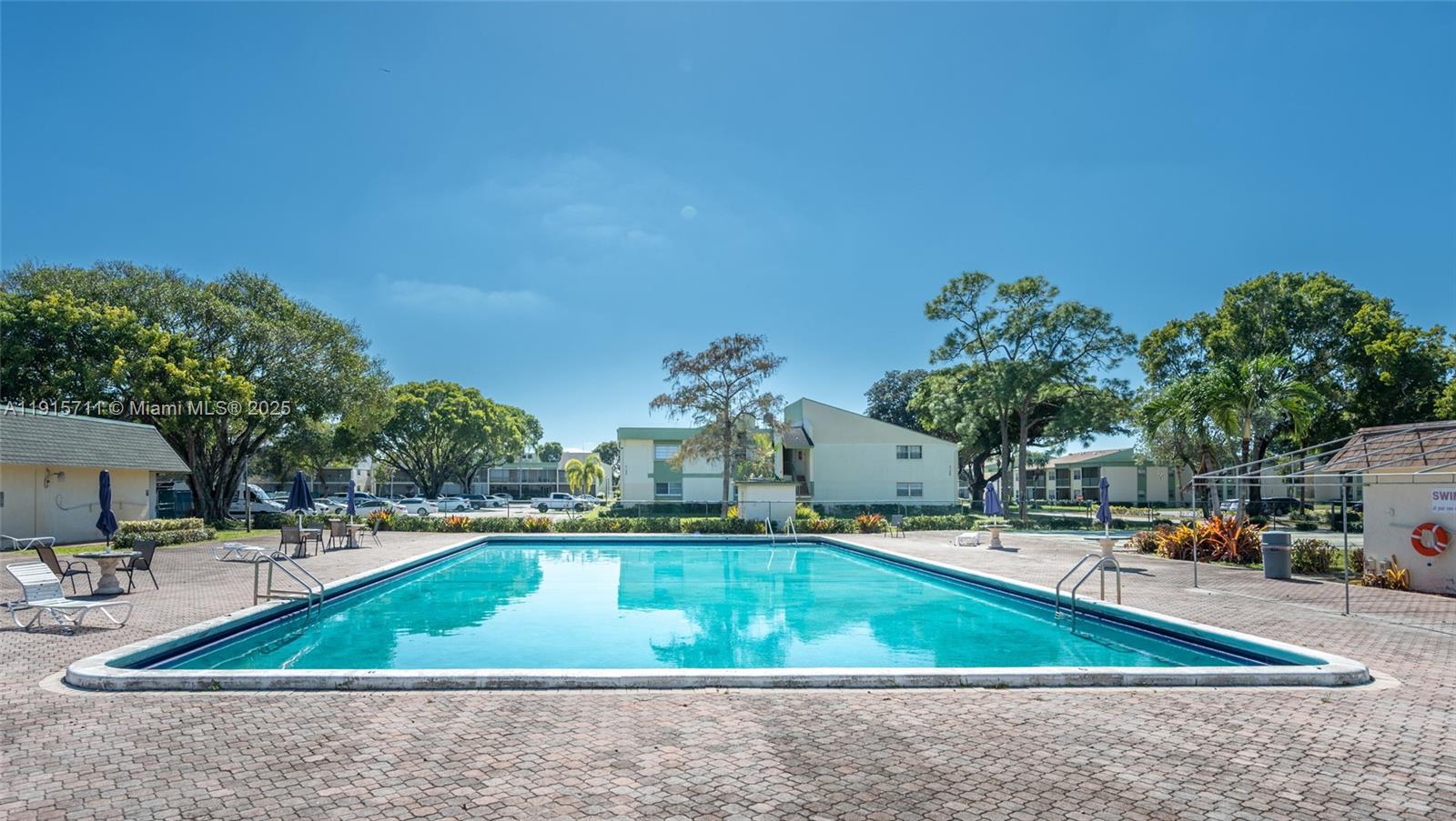 RAMBLEWOOD EAST CONDO - Residential