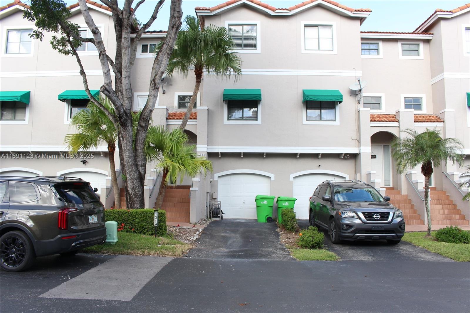 Property for Sale at 1313 Nw 126th Ave 126, Sunrise, Miami-Dade County, Florida - Bedrooms: 3 
Bathrooms: 3  - $490,000