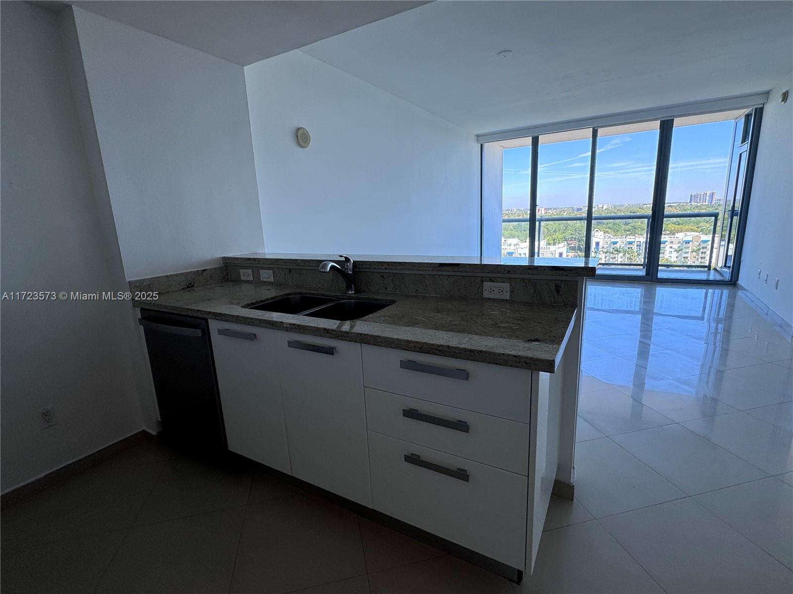 BLUE CONDO - Residential