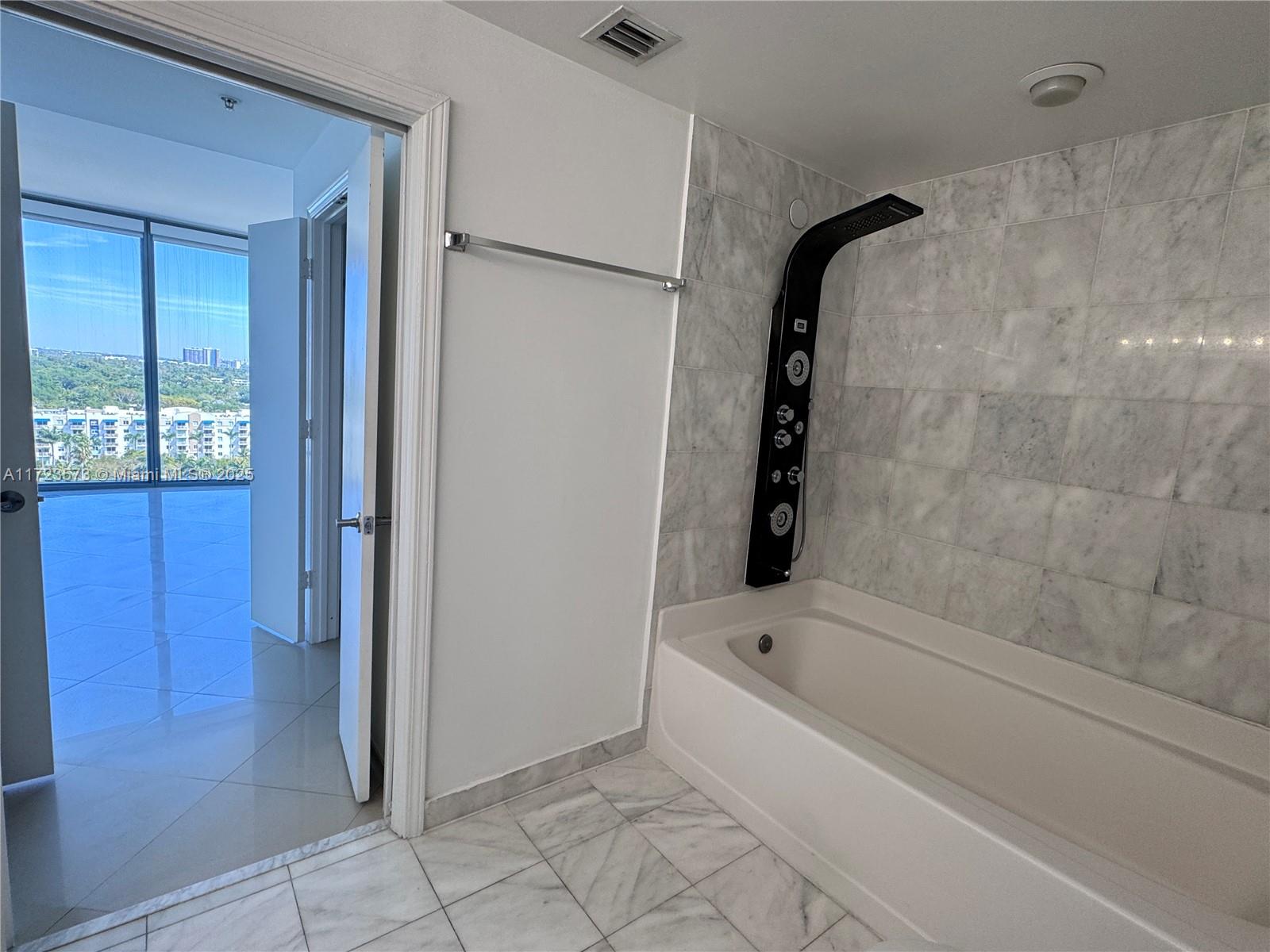 BLUE CONDO - Residential