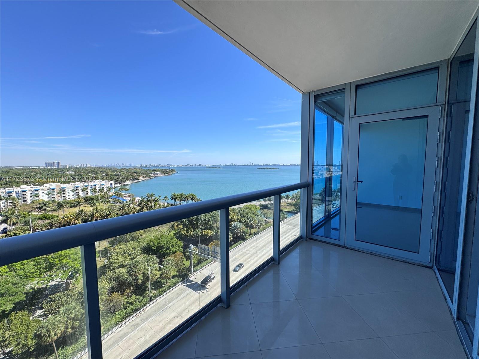 BLUE CONDO - Residential