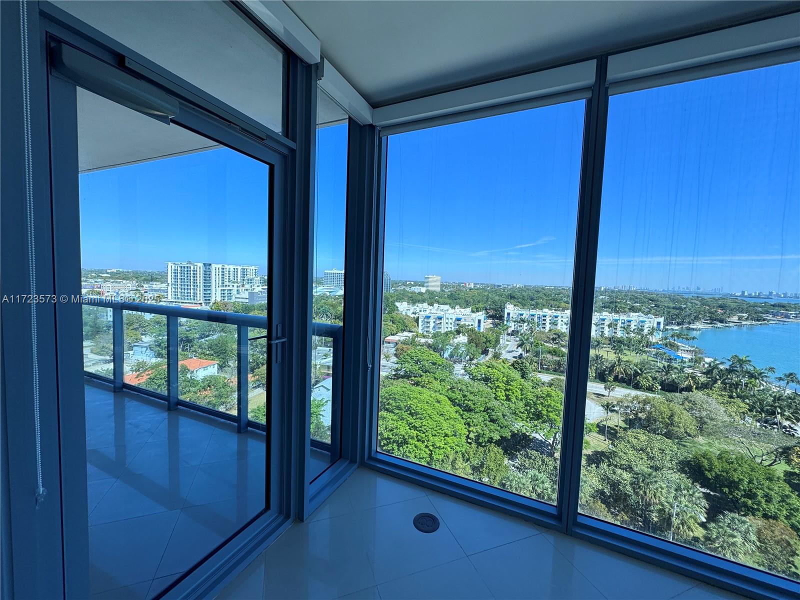 BLUE CONDO - Residential