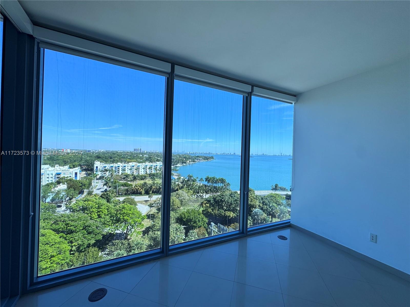 BLUE CONDO - Residential