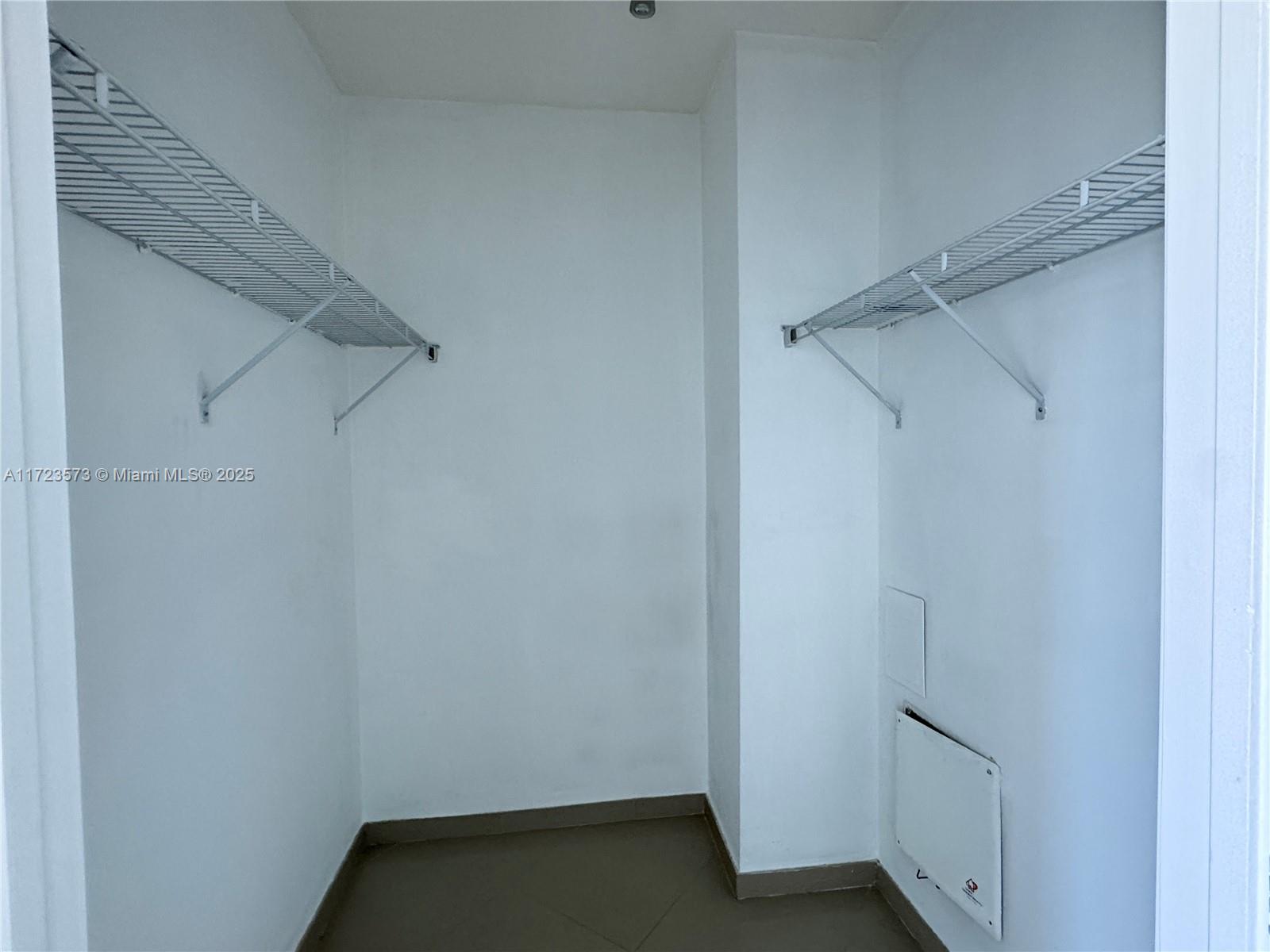 BLUE CONDO - Residential