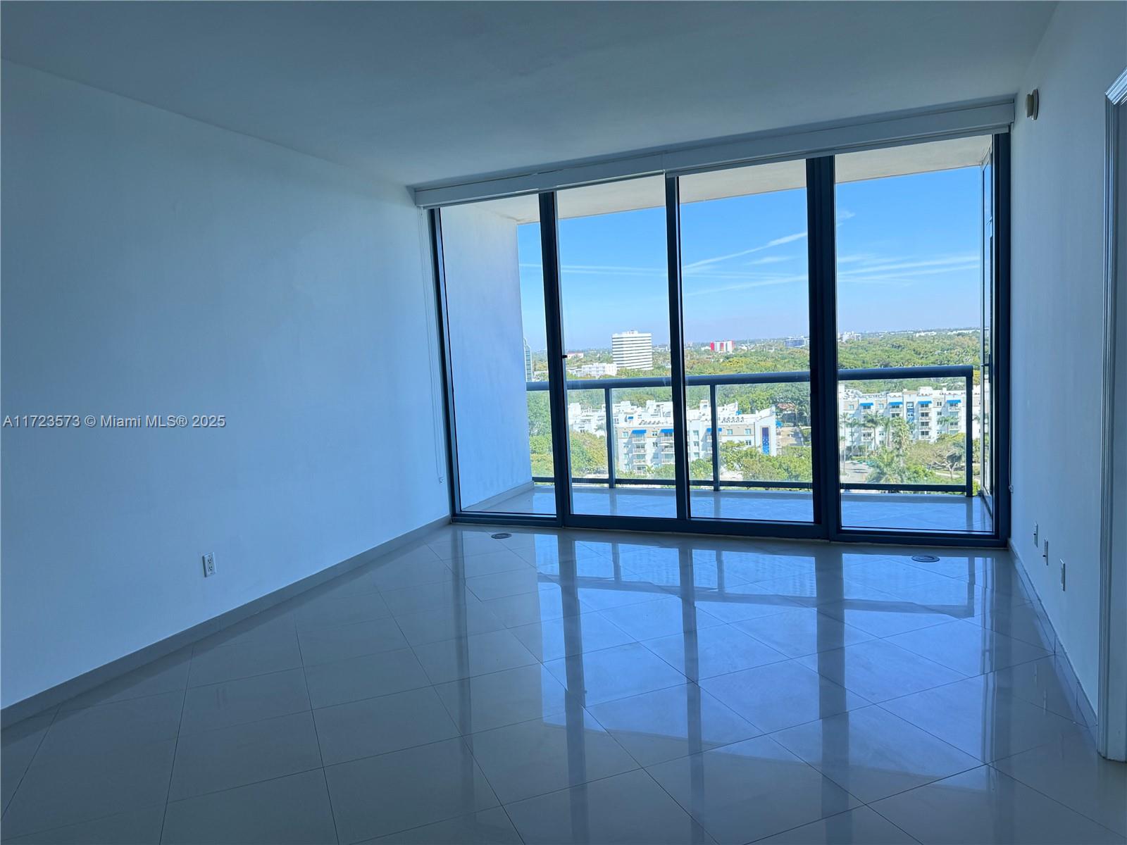 BLUE CONDO - Residential