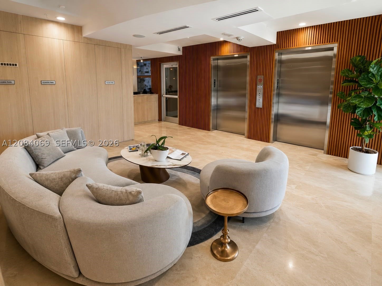 5880 Collins Ave 903