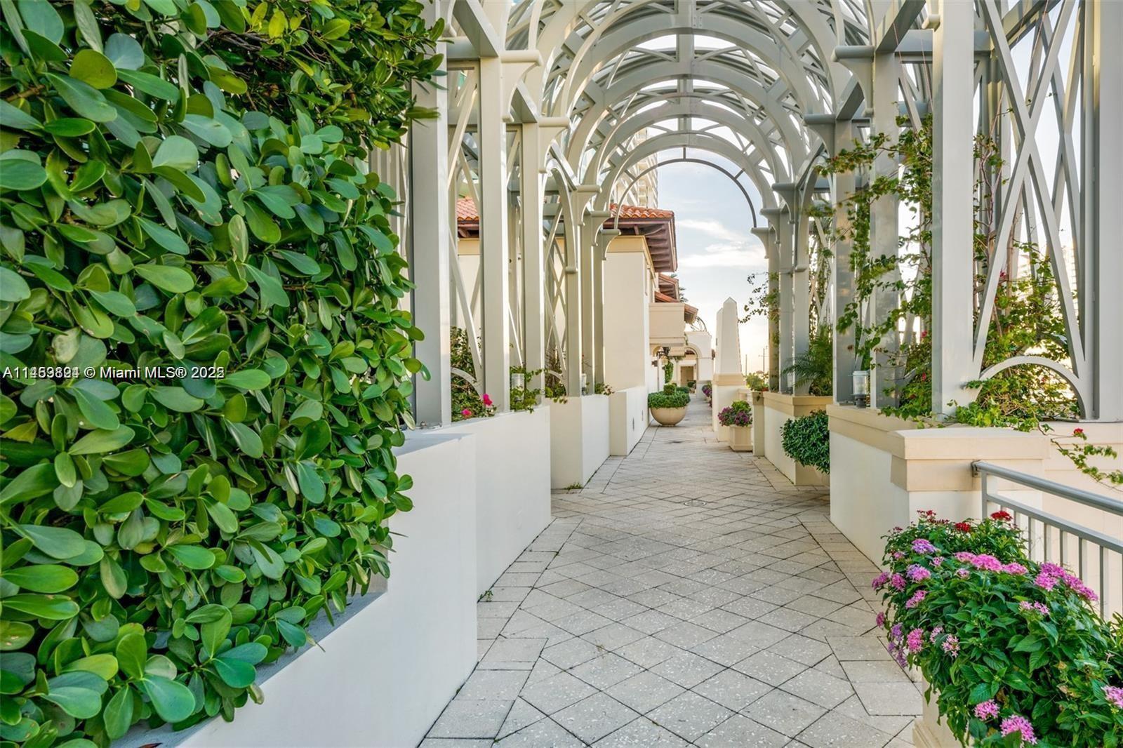 ST TROPEZ ON THE BAY II C - Residential Lease