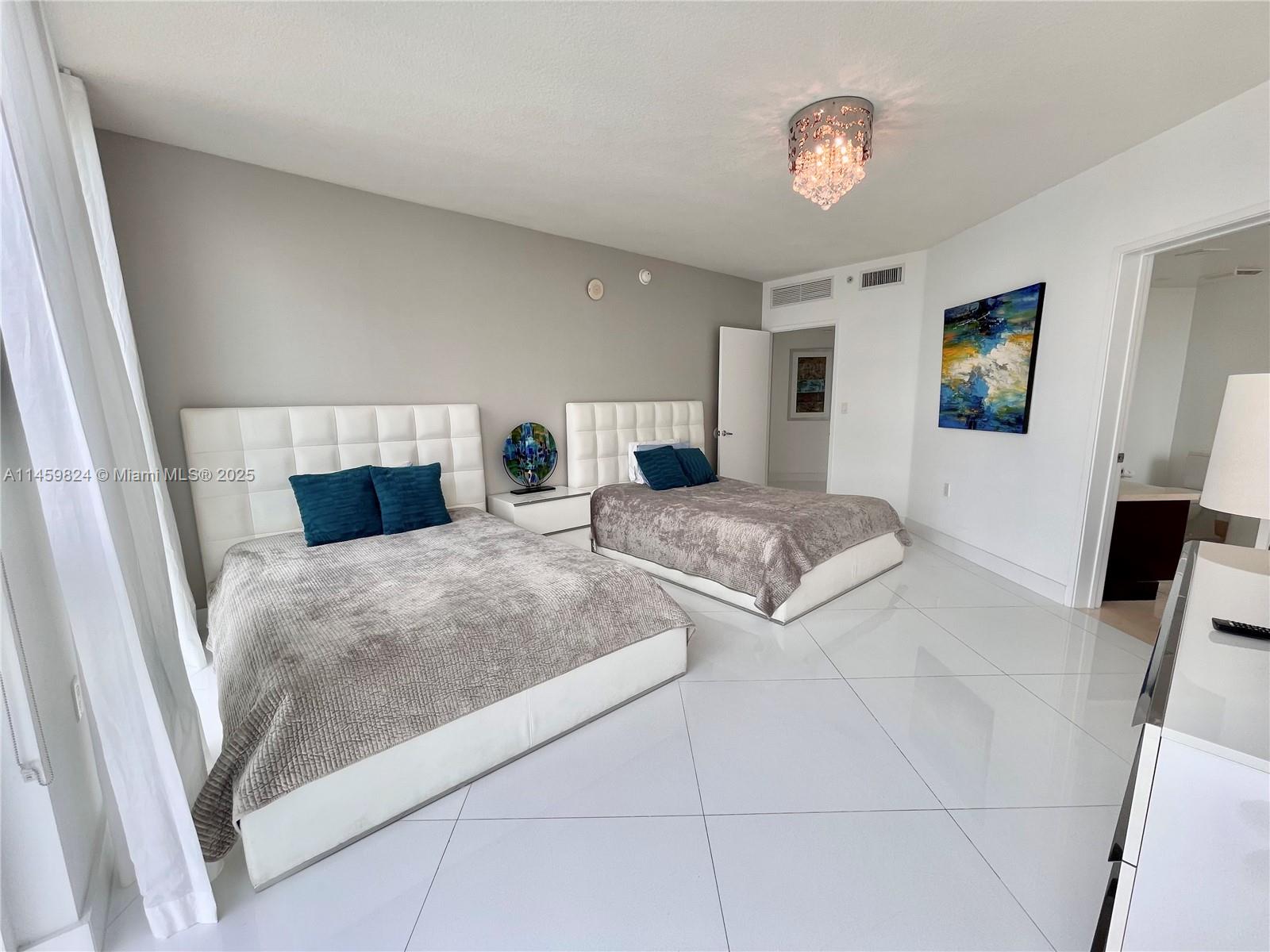 ST TROPEZ ON THE BAY II C - Residential Lease