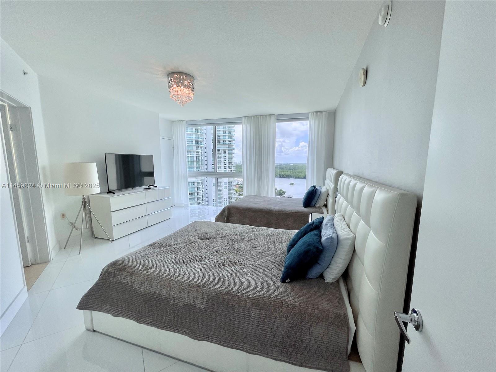 ST TROPEZ ON THE BAY II C - Residential Lease