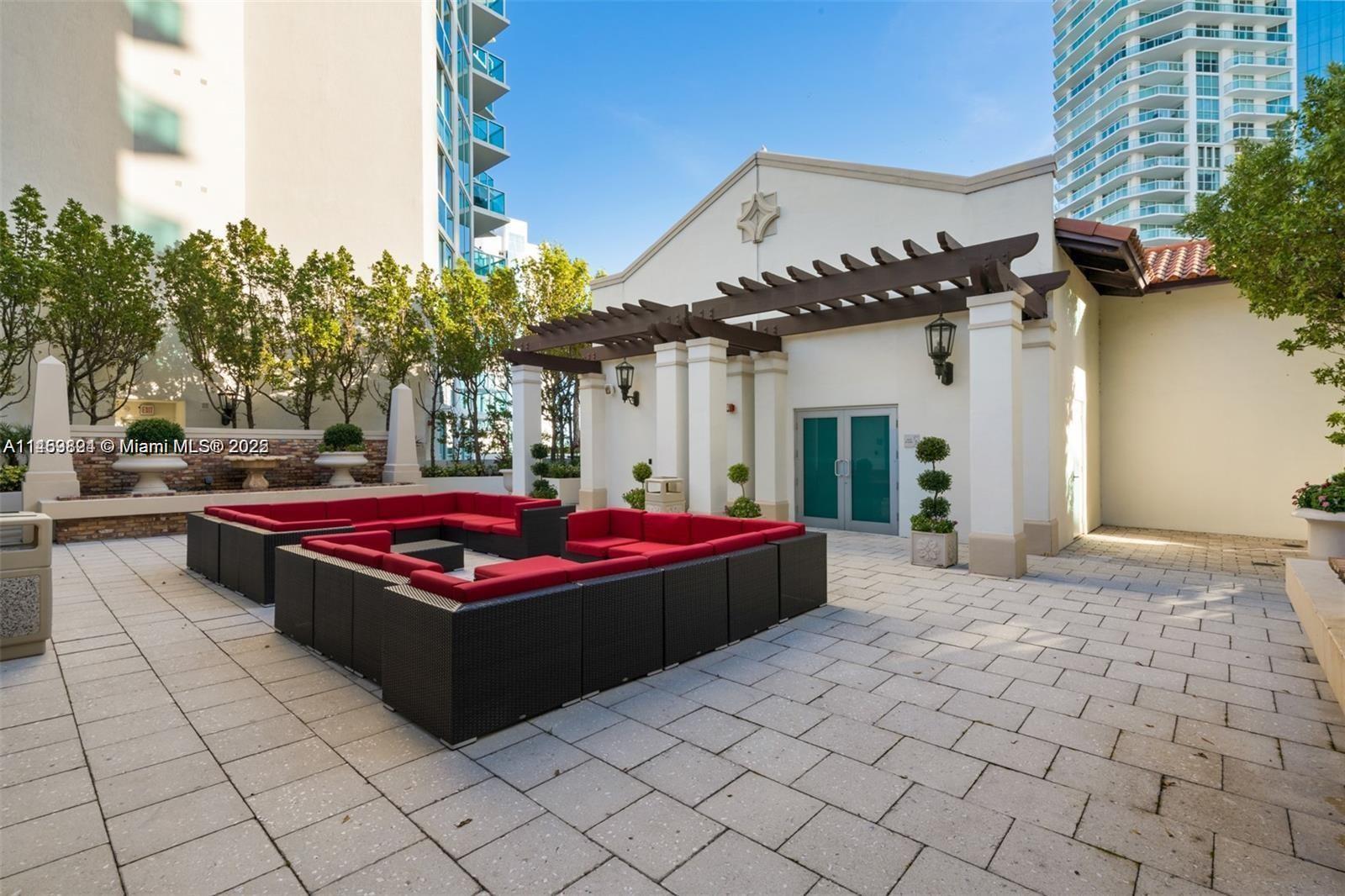 ST TROPEZ ON THE BAY II C - Residential Lease