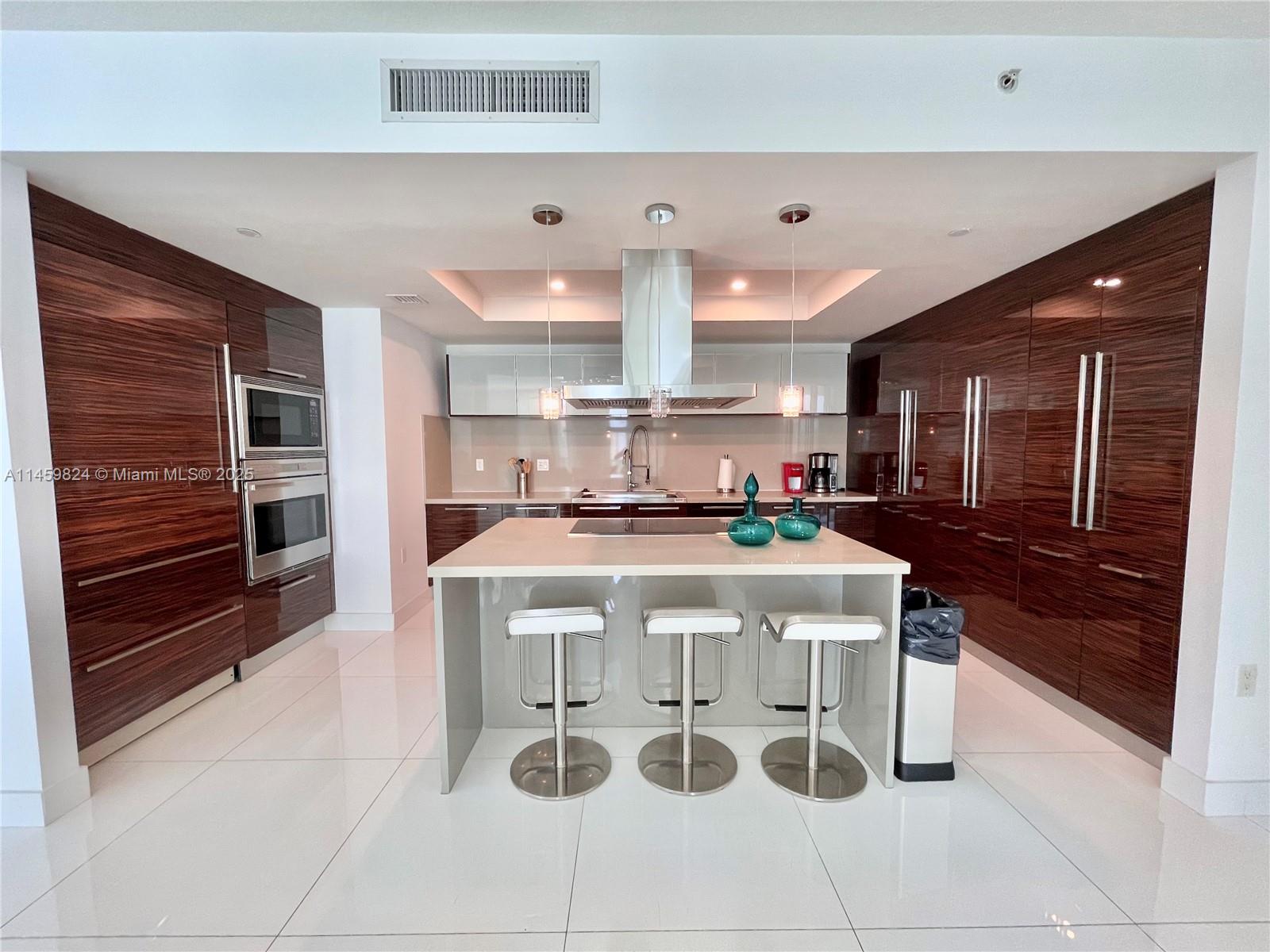 ST TROPEZ ON THE BAY II C - Residential Lease