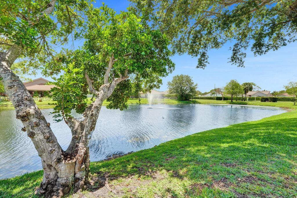 9471 Oak Grove Cir