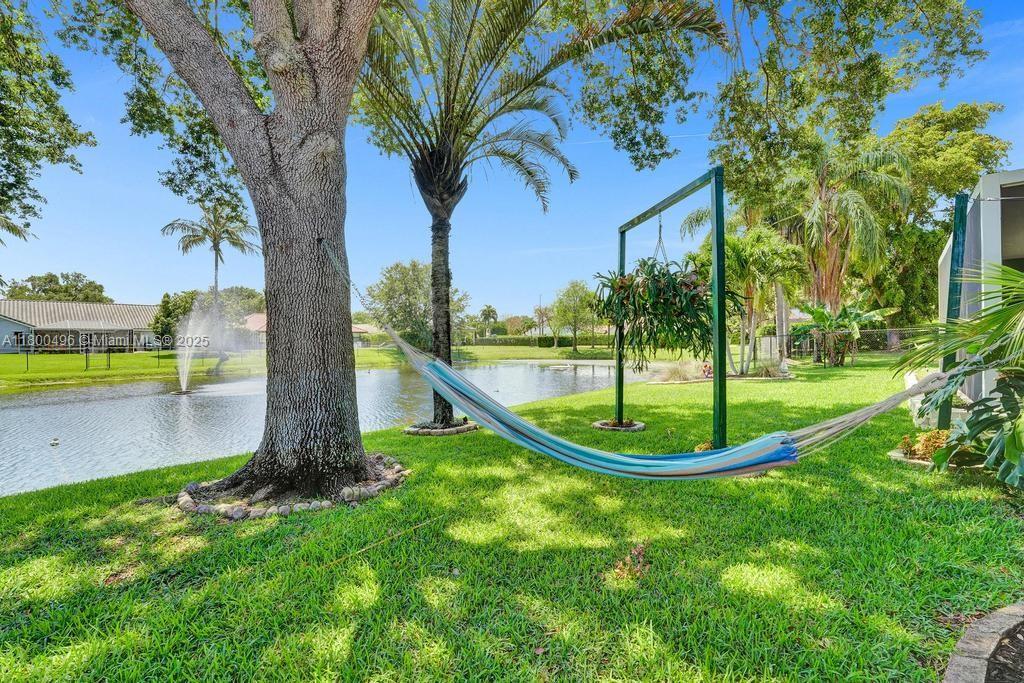 9471 Oak Grove Cir
