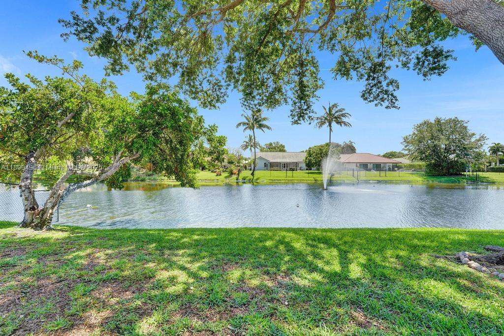 9471 Oak Grove Cir