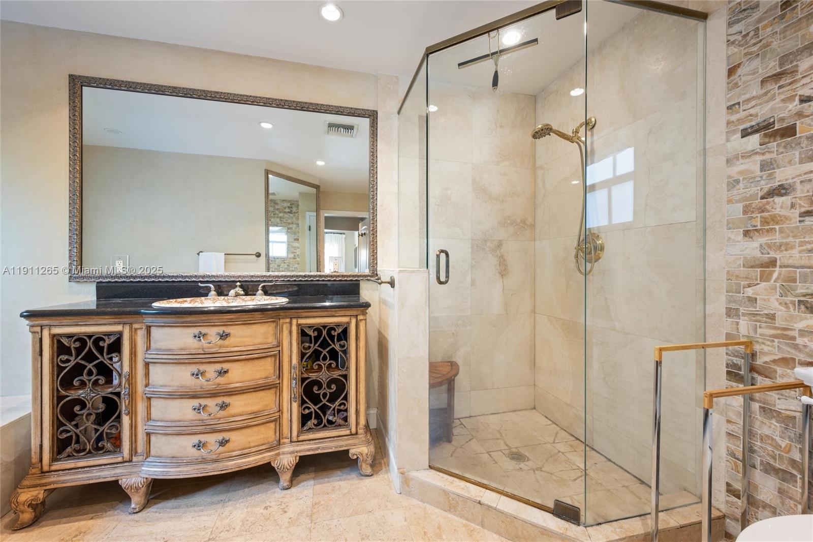 Las Olas By The Sea Ext 7 - Residential Lease