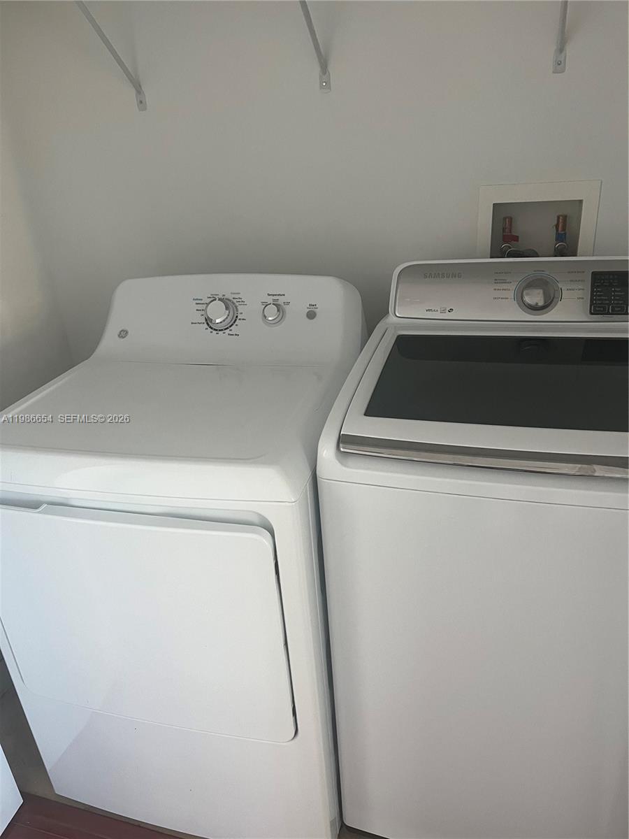 TOSCANO CONDO - Residential