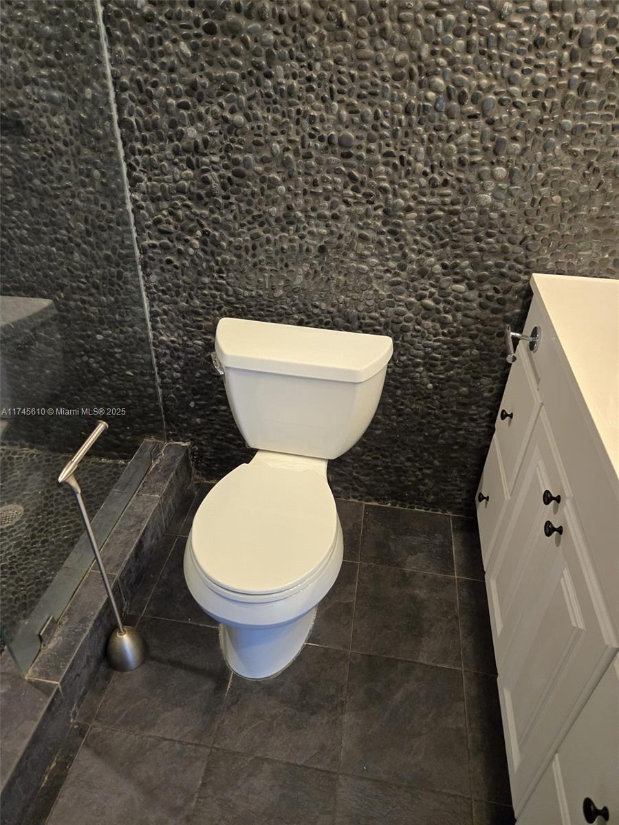 NORTH BAY VILLAS CONDO - Residential