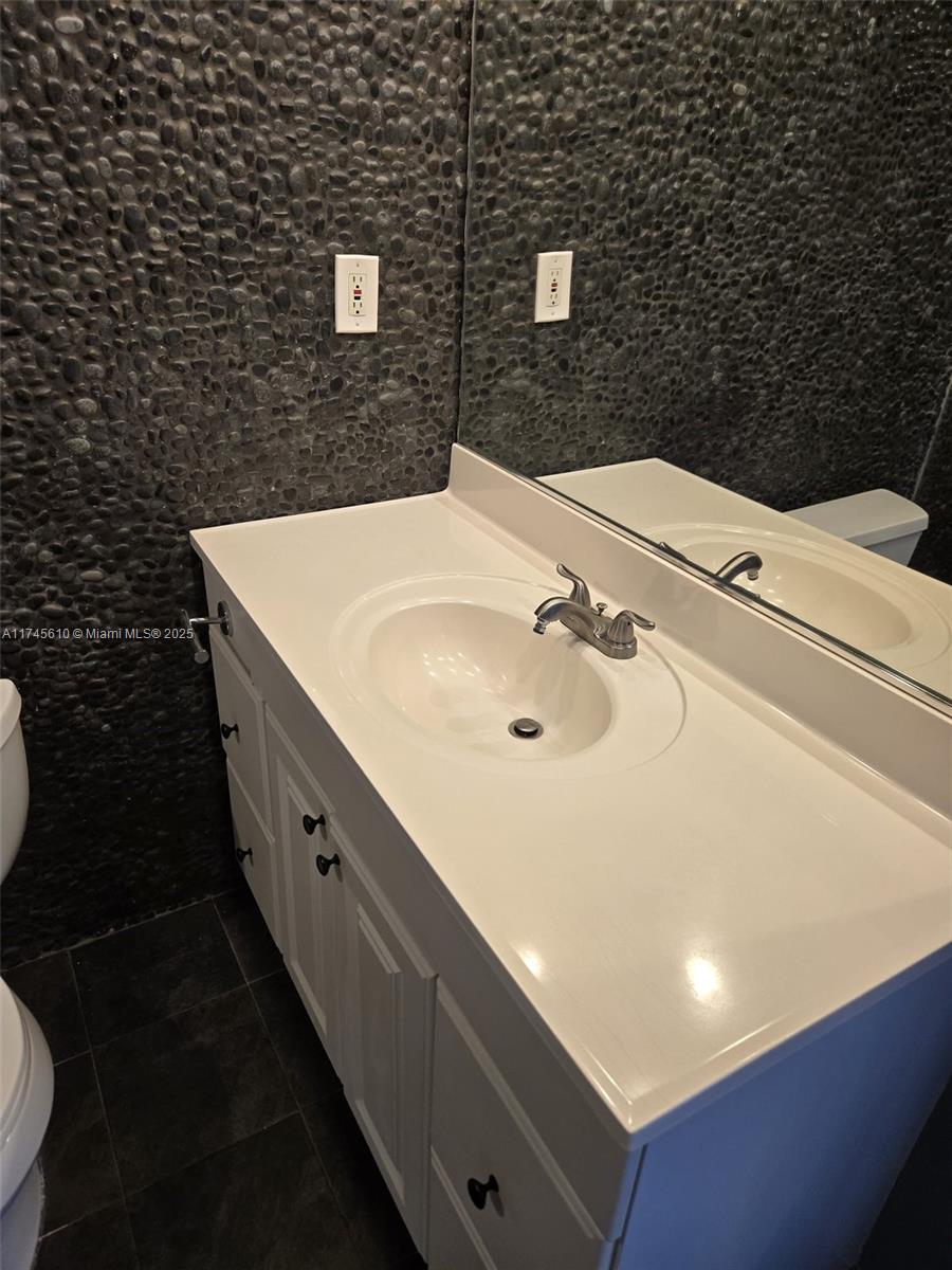NORTH BAY VILLAS CONDO - Residential