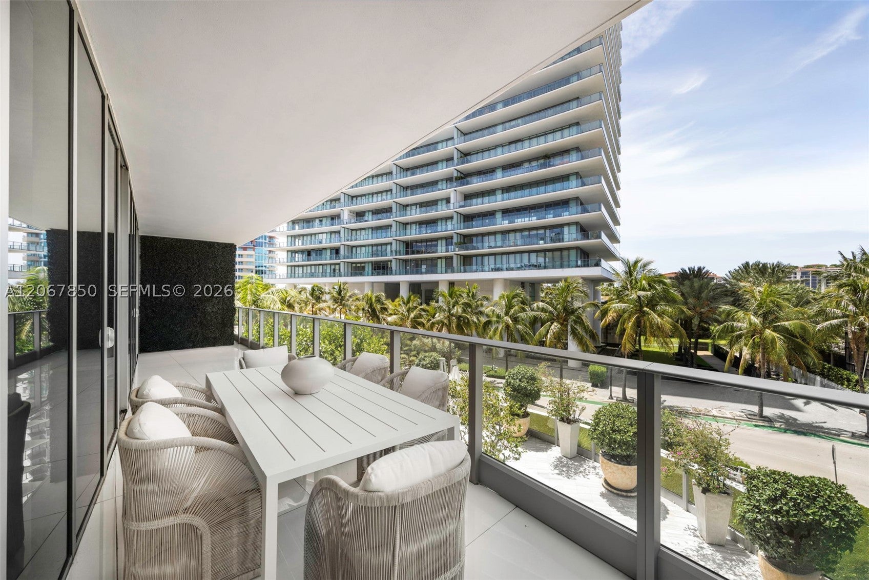 801 S Pointe Dr 301