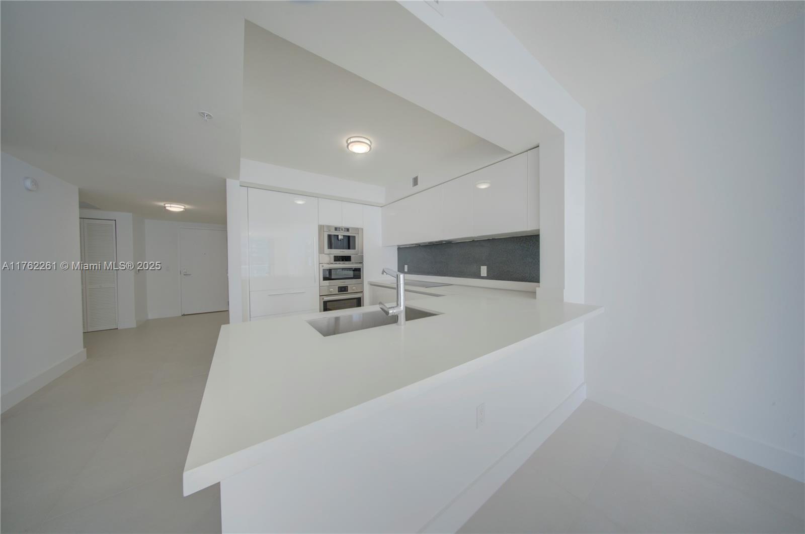 PARQUE TOWERS CONDO - Residential