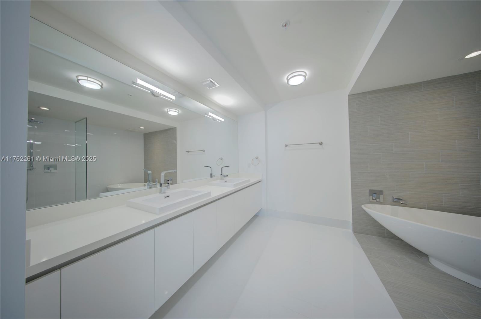 PARQUE TOWERS CONDO - Residential