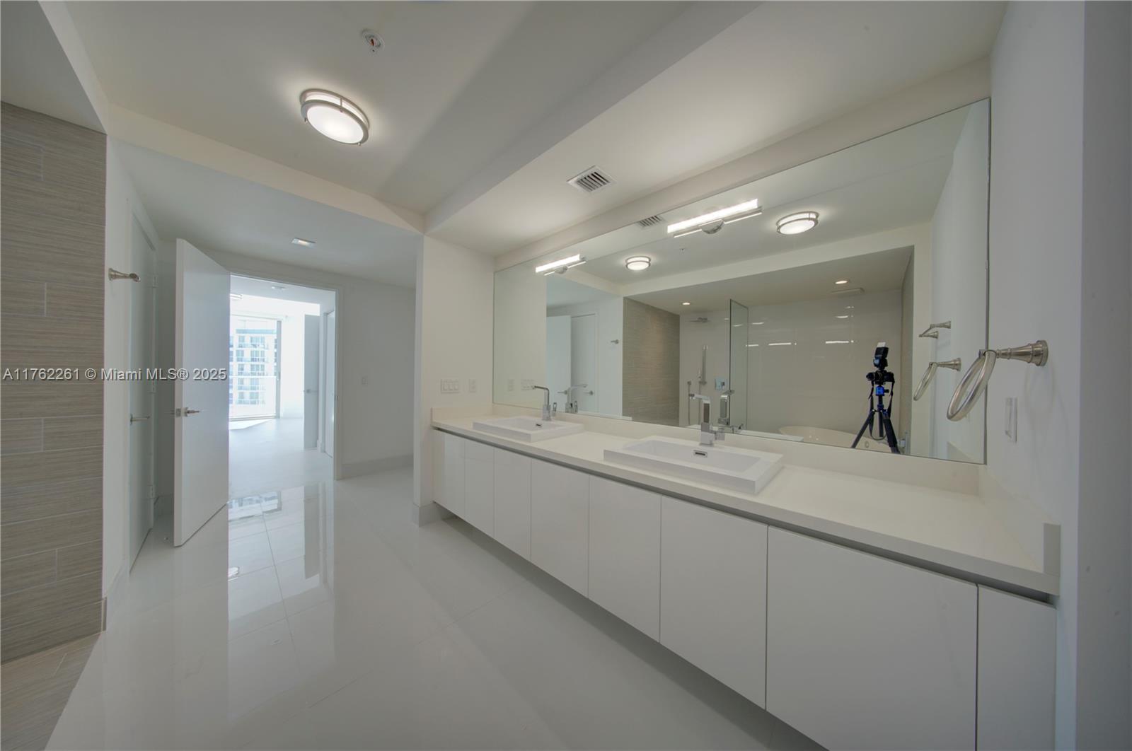 PARQUE TOWERS CONDO - Residential