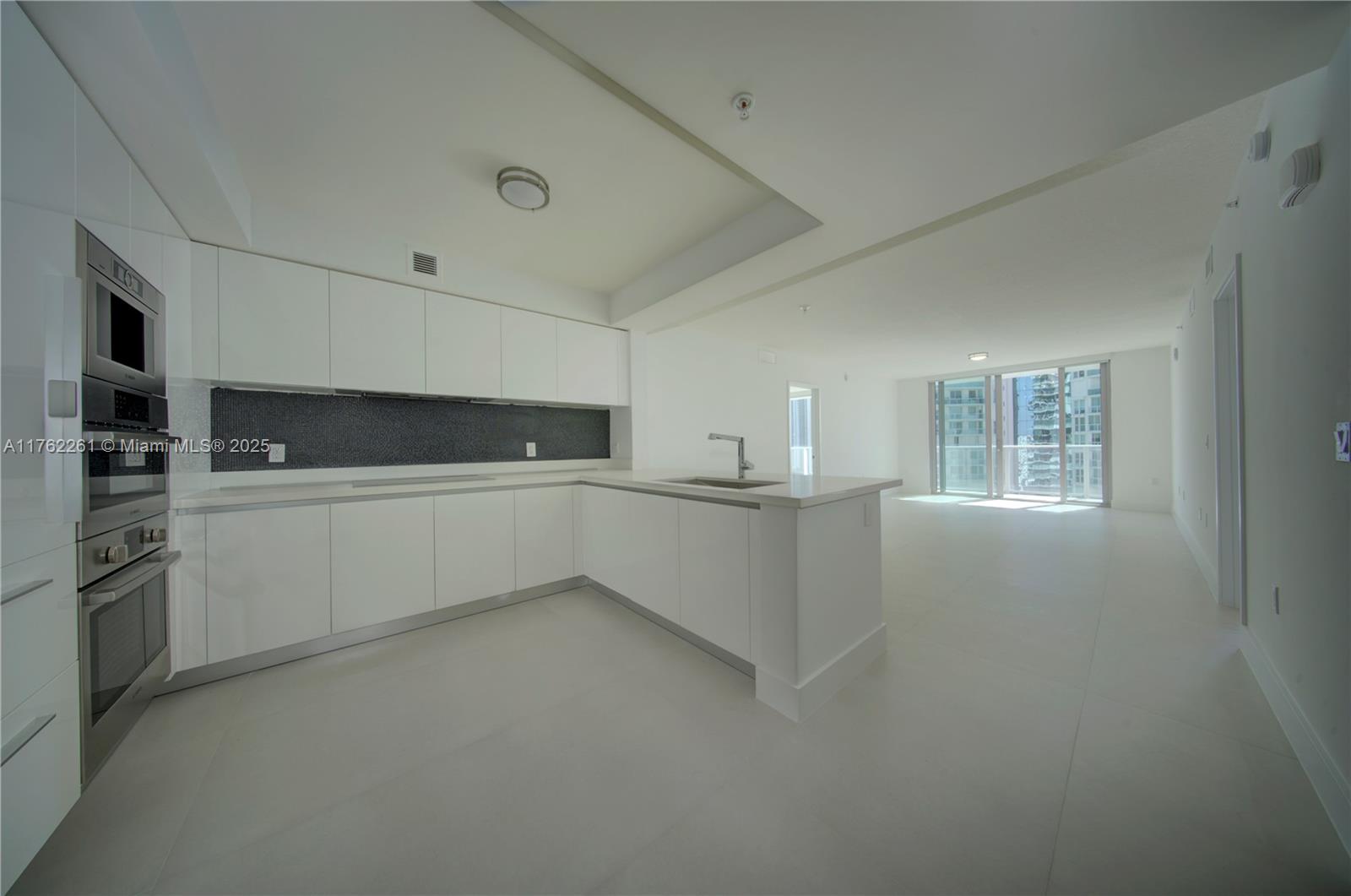 PARQUE TOWERS CONDO - Residential