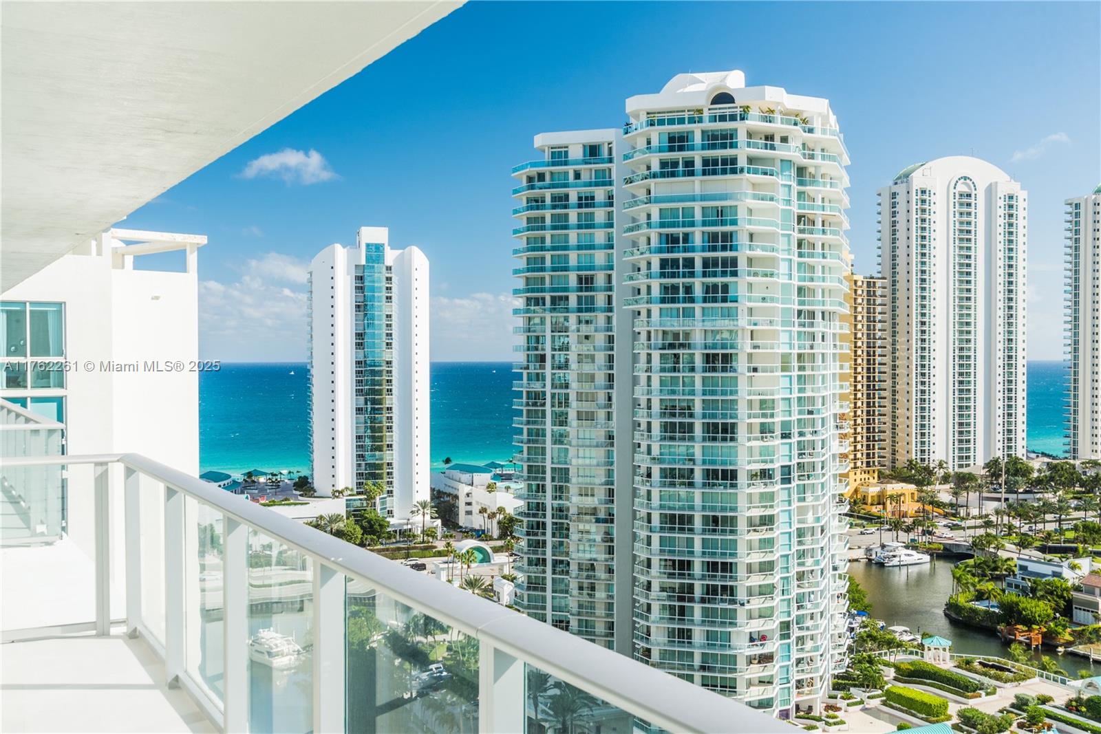 PARQUE TOWERS CONDO - Residential