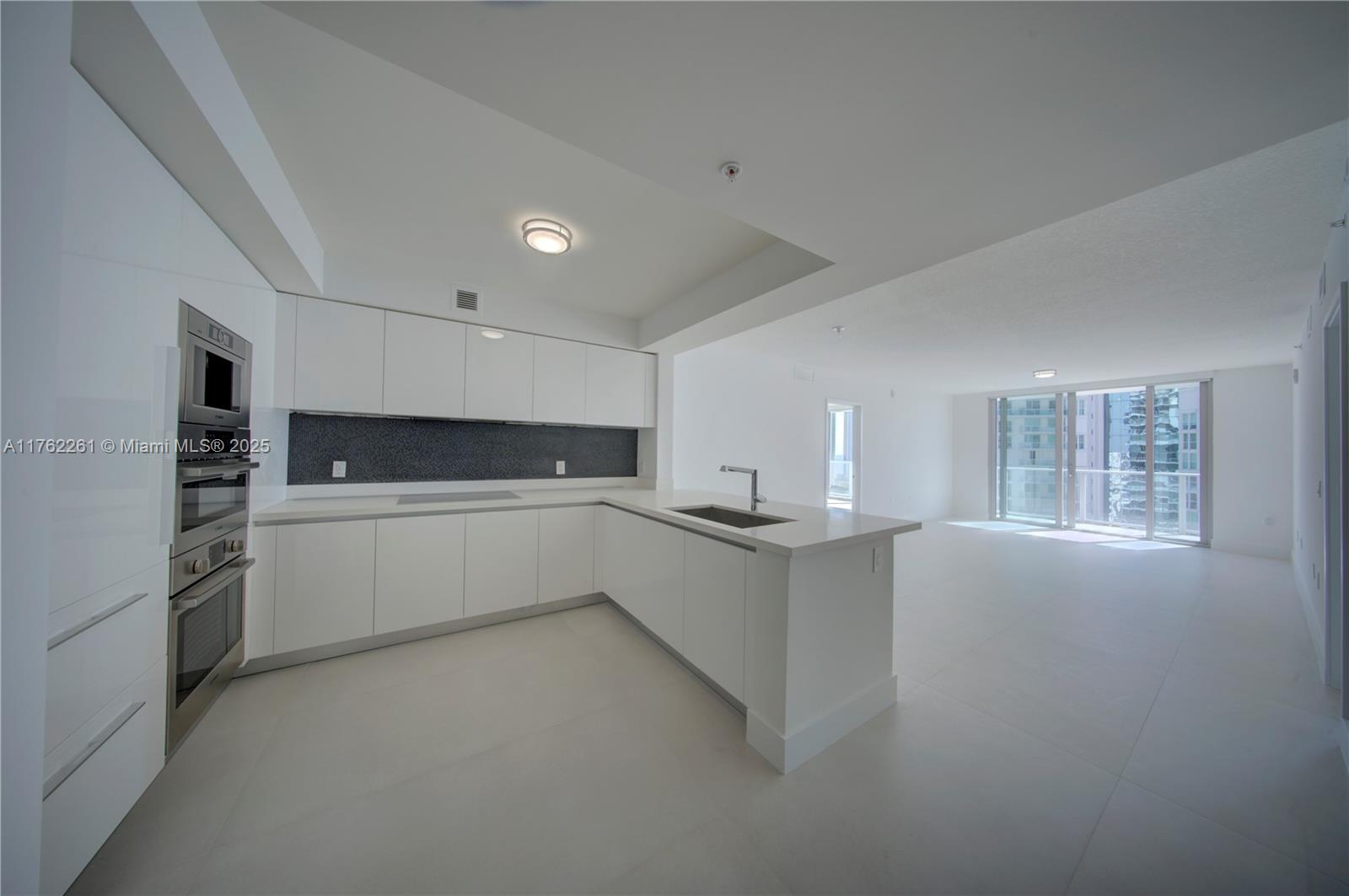 PARQUE TOWERS CONDO - Residential