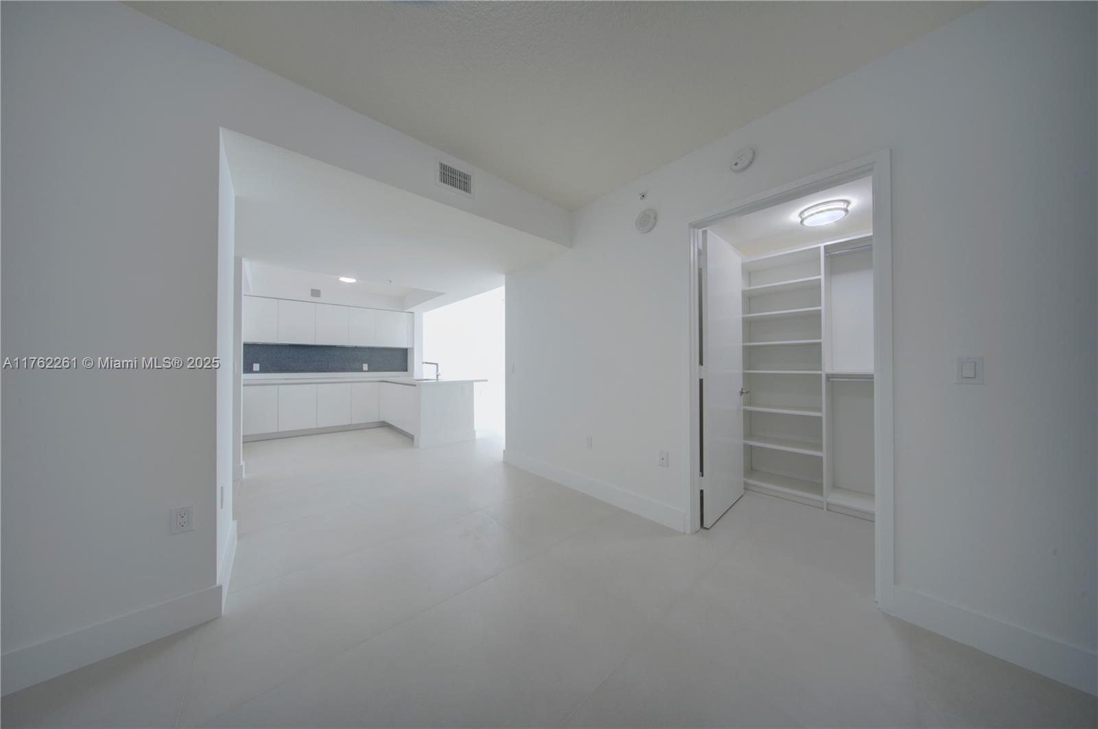 PARQUE TOWERS CONDO - Residential