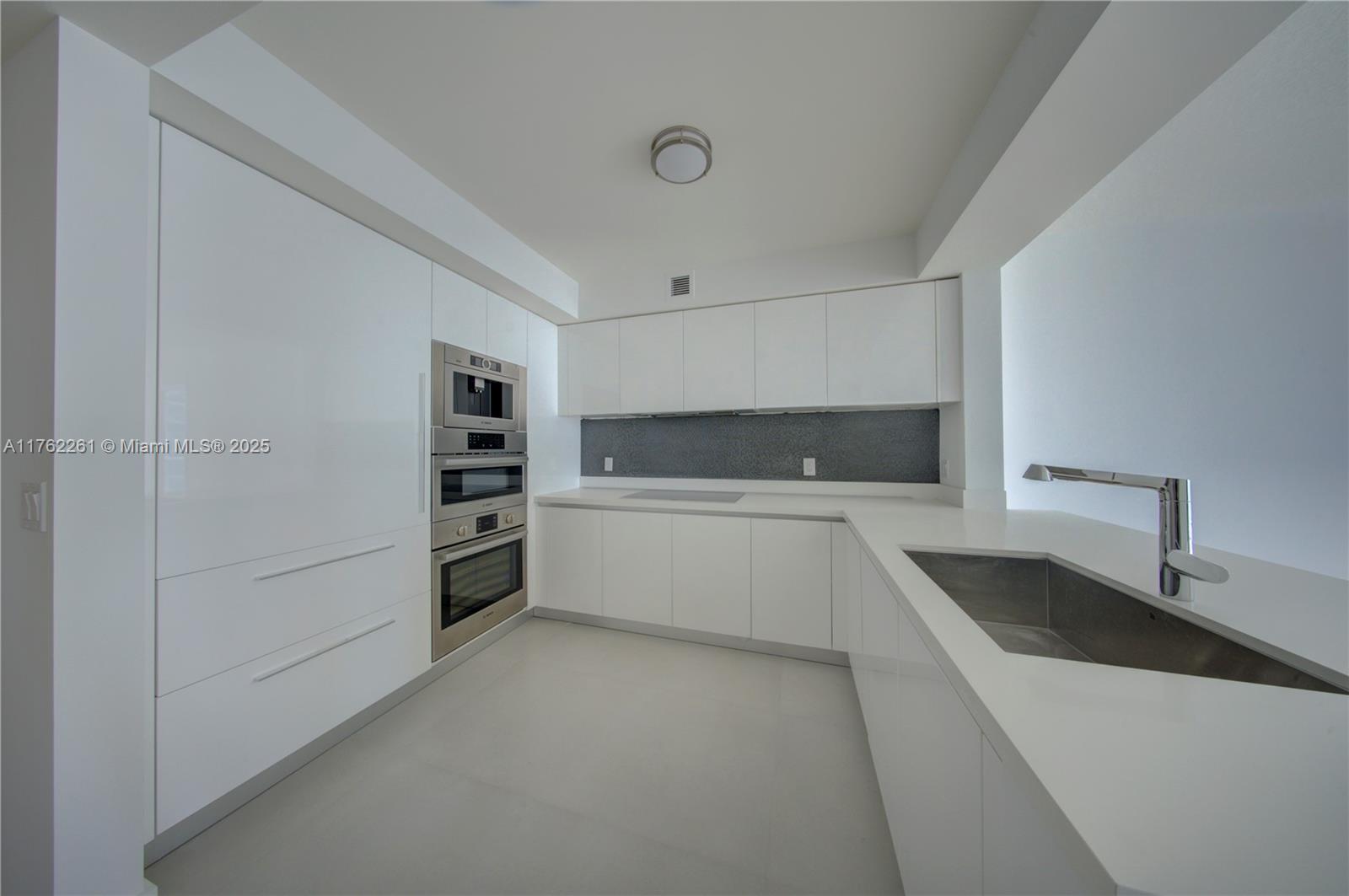 PARQUE TOWERS CONDO - Residential