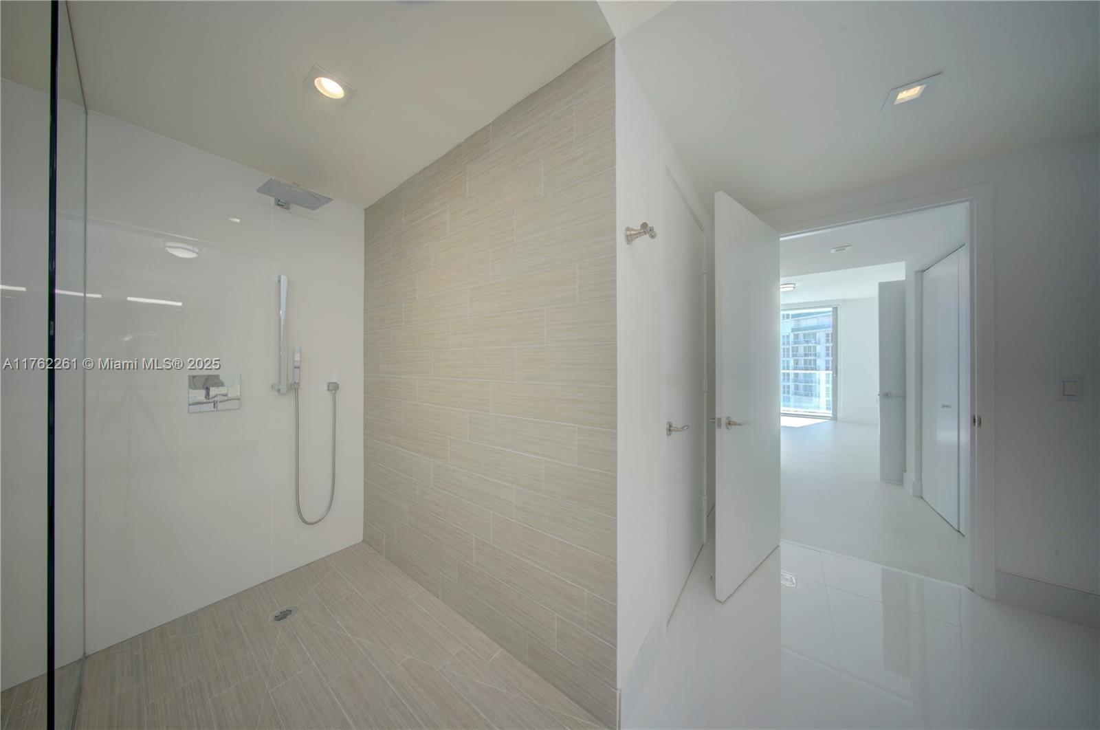 PARQUE TOWERS CONDO - Residential