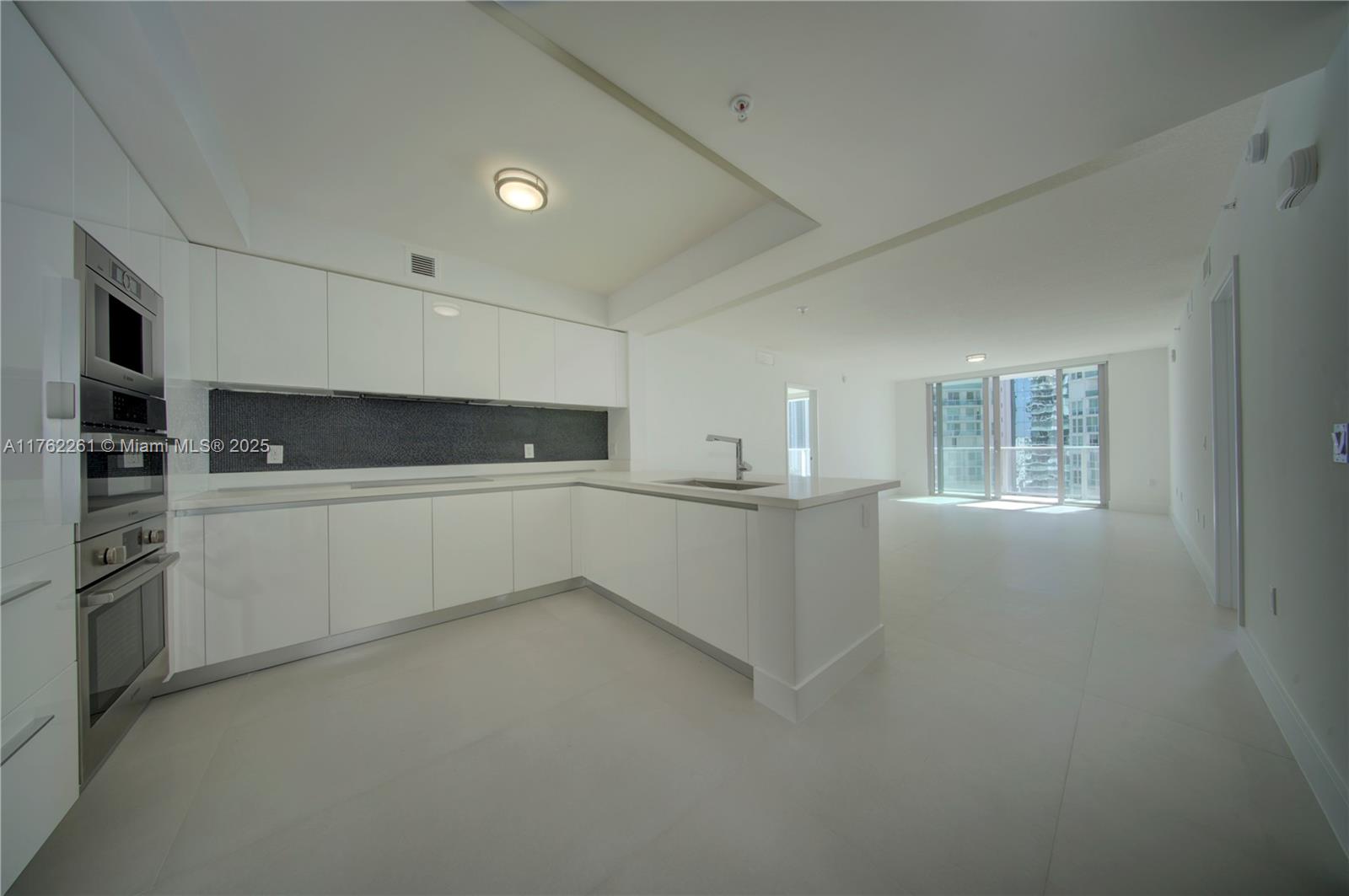 PARQUE TOWERS CONDO - Residential