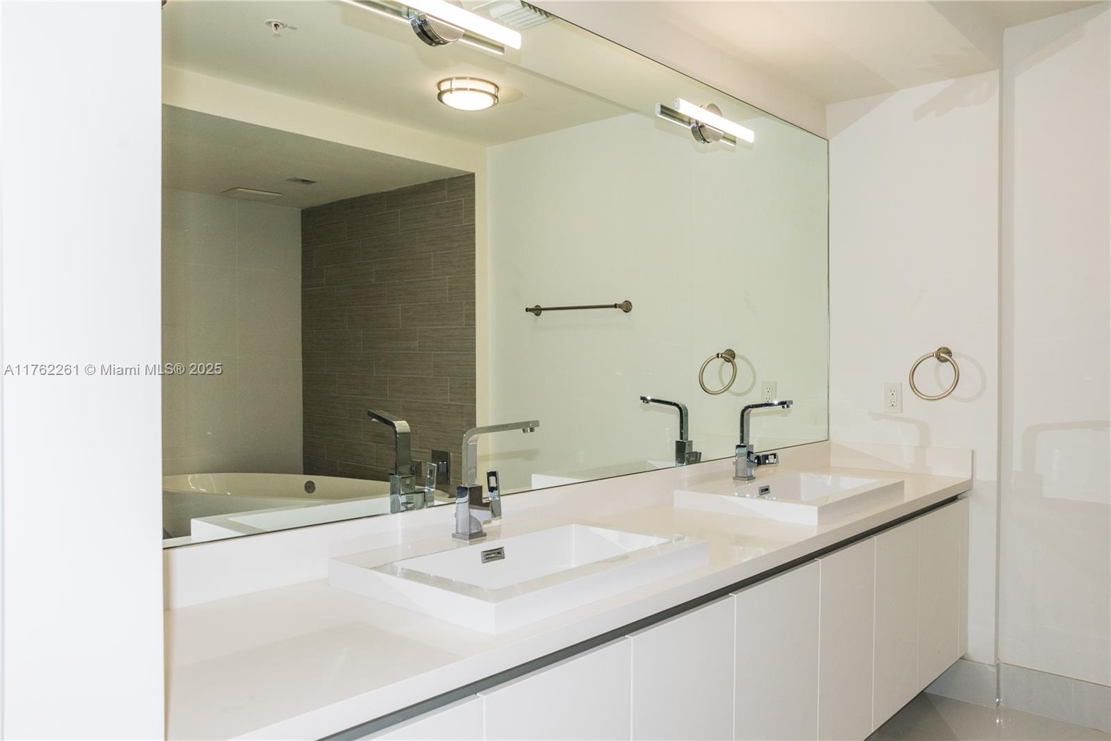 PARQUE TOWERS CONDO - Residential