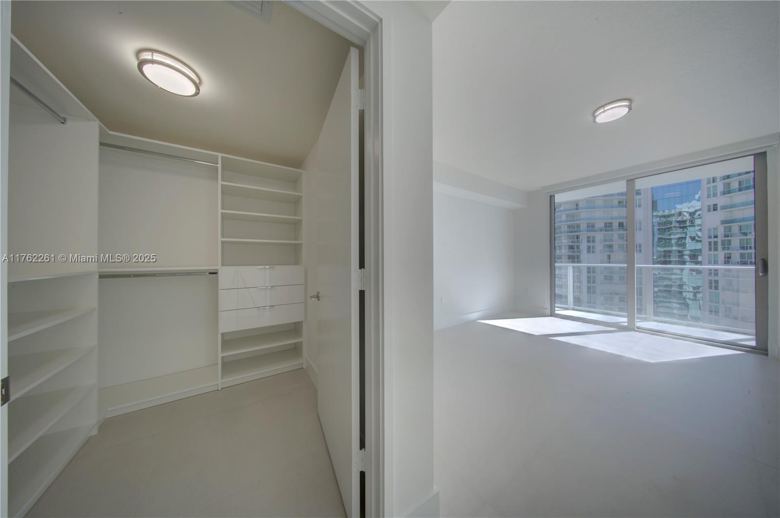 PARQUE TOWERS CONDO - Residential