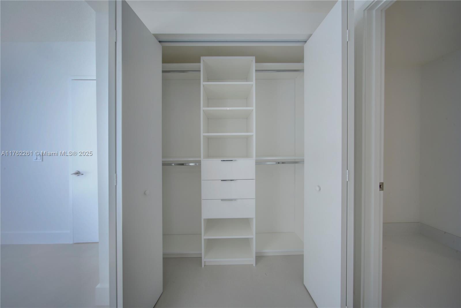 PARQUE TOWERS CONDO - Residential