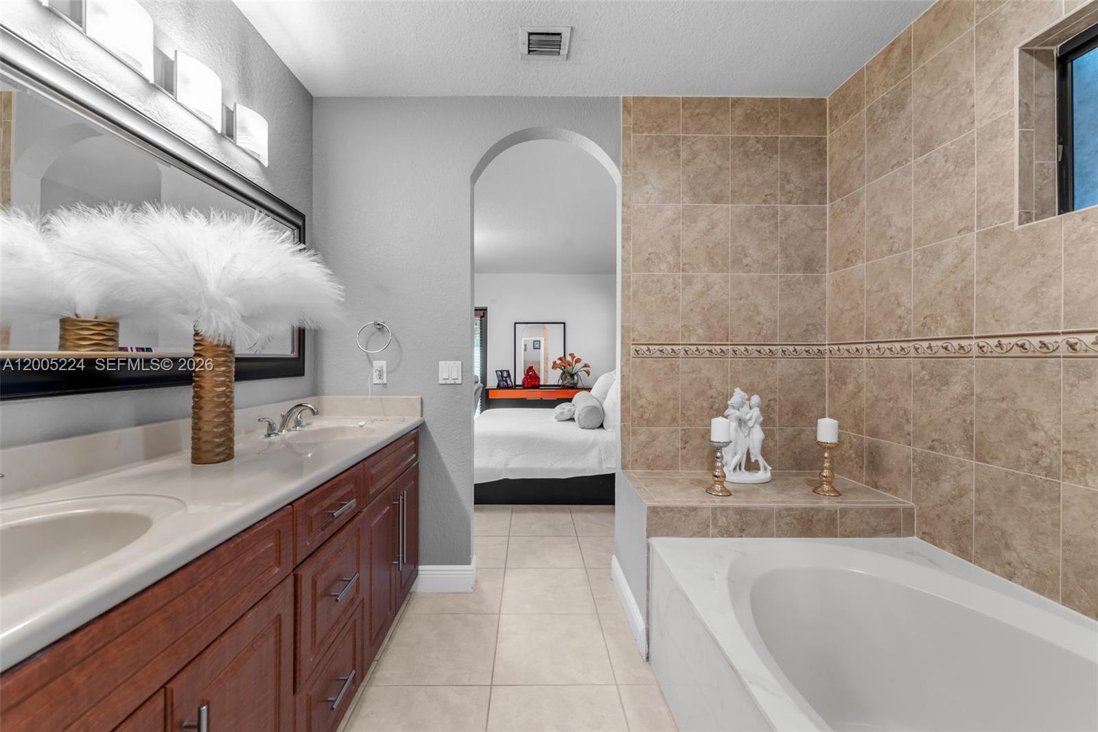 SOTO MANSIONS - Residential