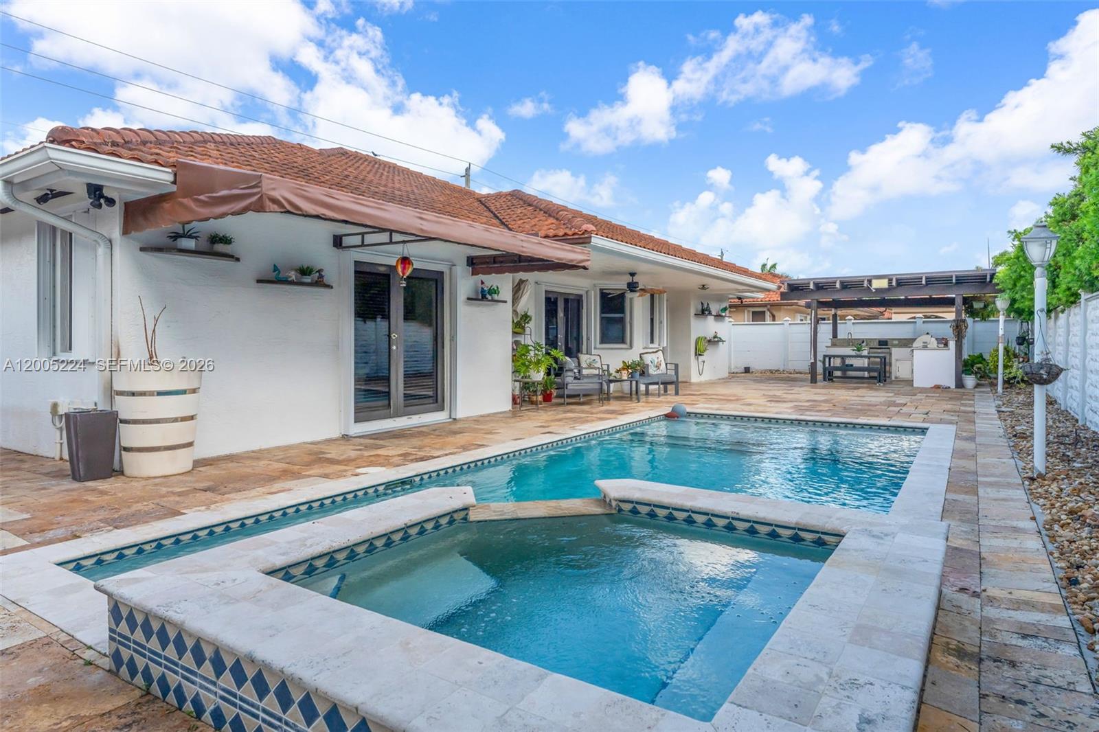 SOTO MANSIONS - Residential