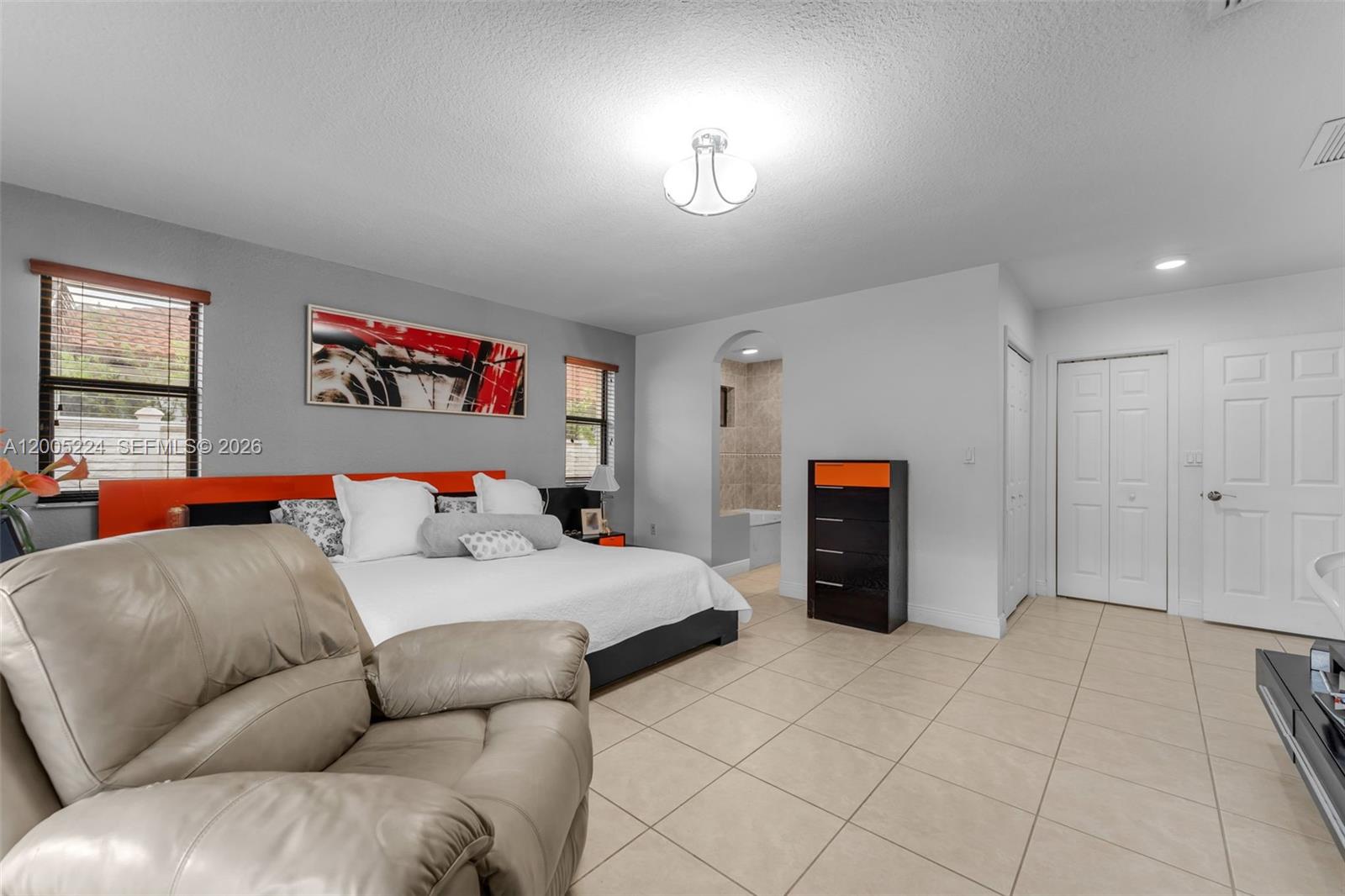 SOTO MANSIONS - Residential