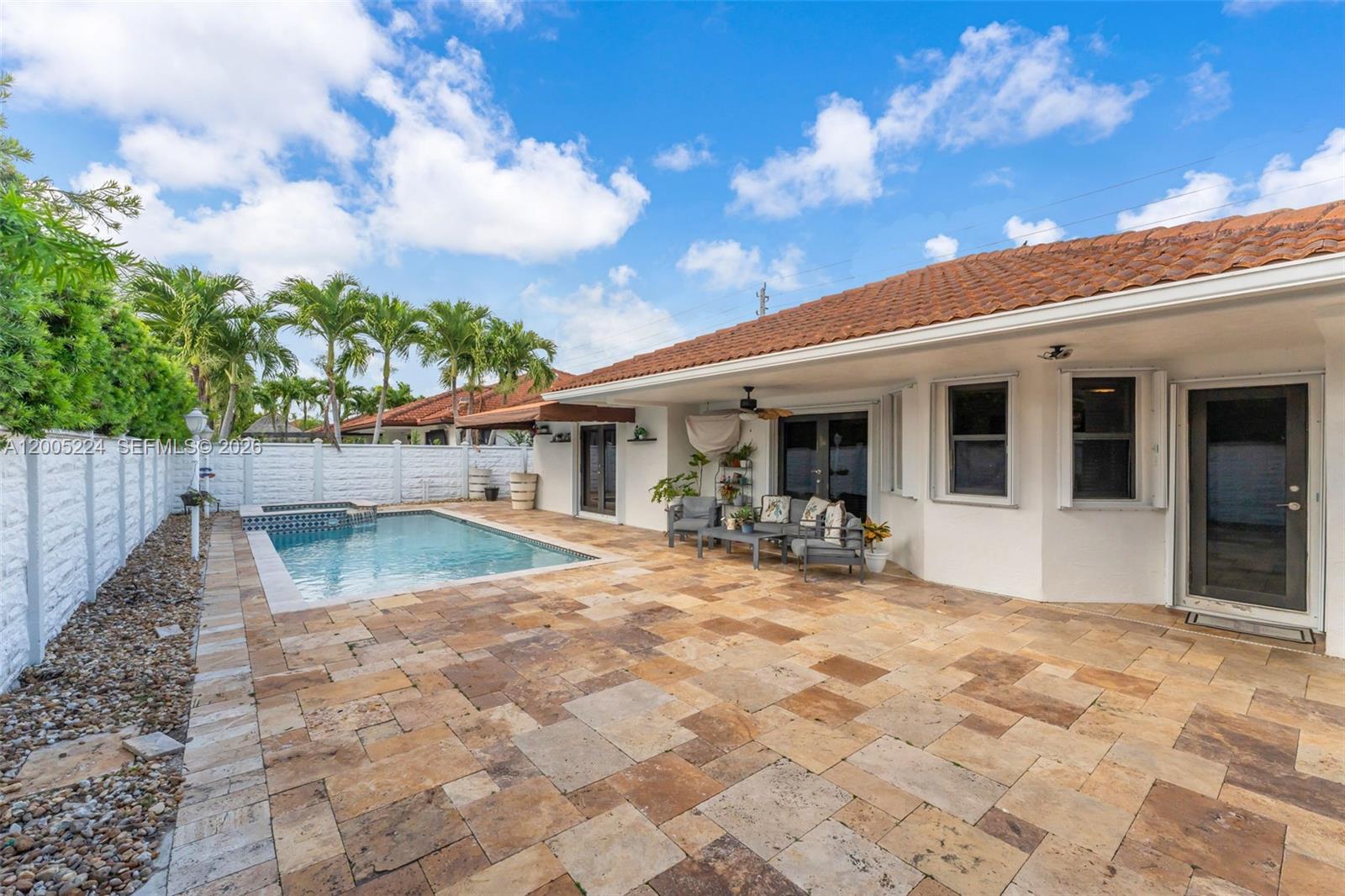 SOTO MANSIONS - Residential