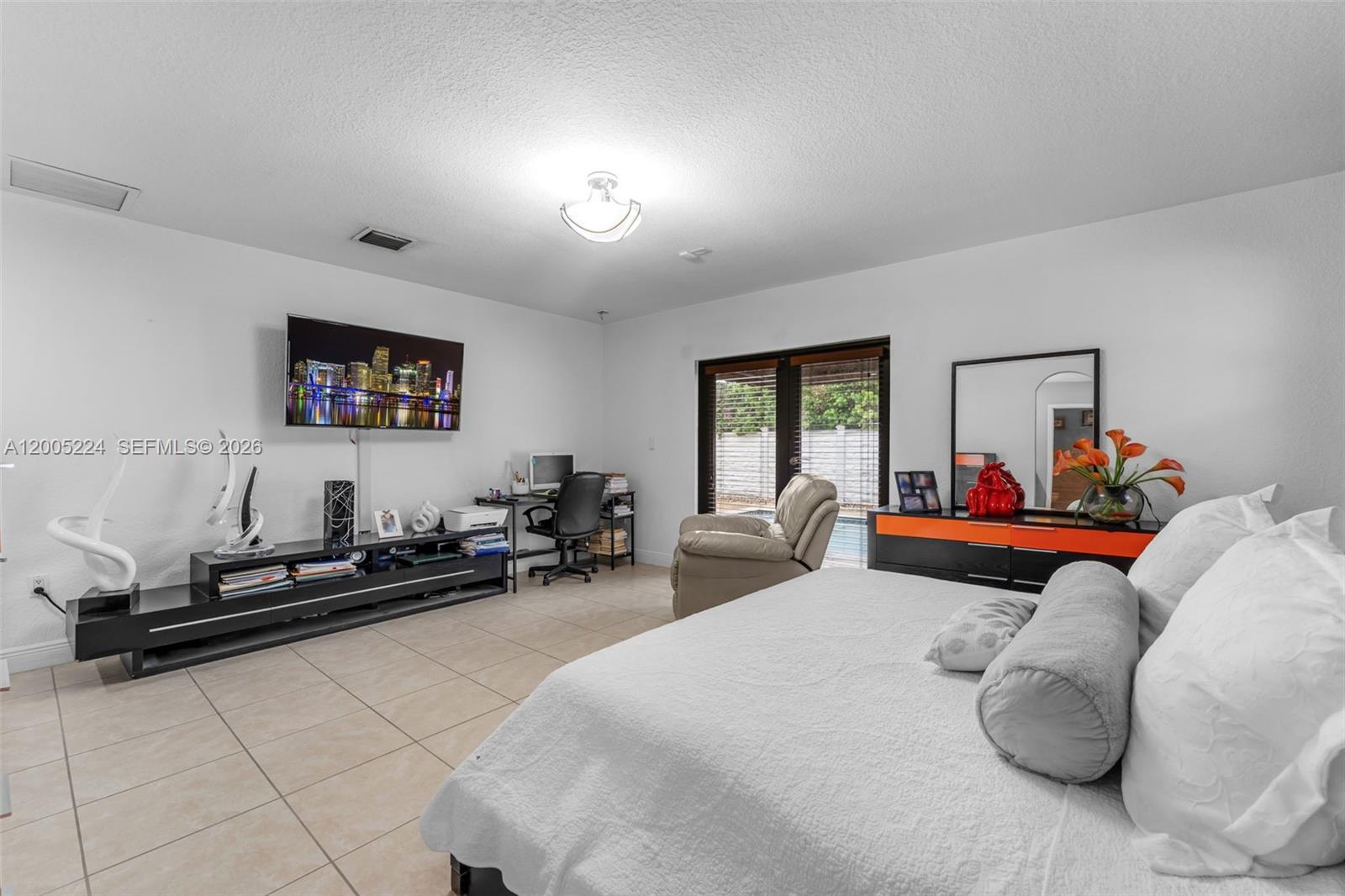 SOTO MANSIONS - Residential