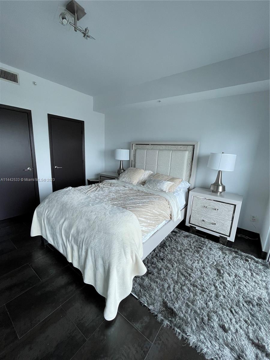 INFINITY AT BRICKELL COND - Residential