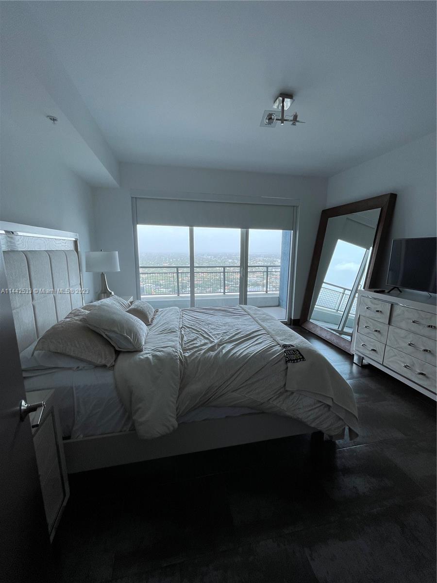 INFINITY AT BRICKELL COND - Residential