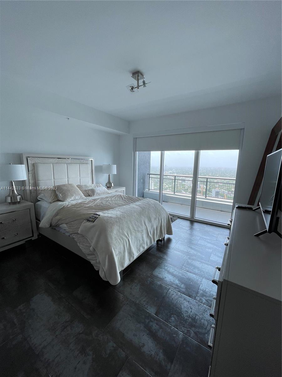 INFINITY AT BRICKELL COND - Residential