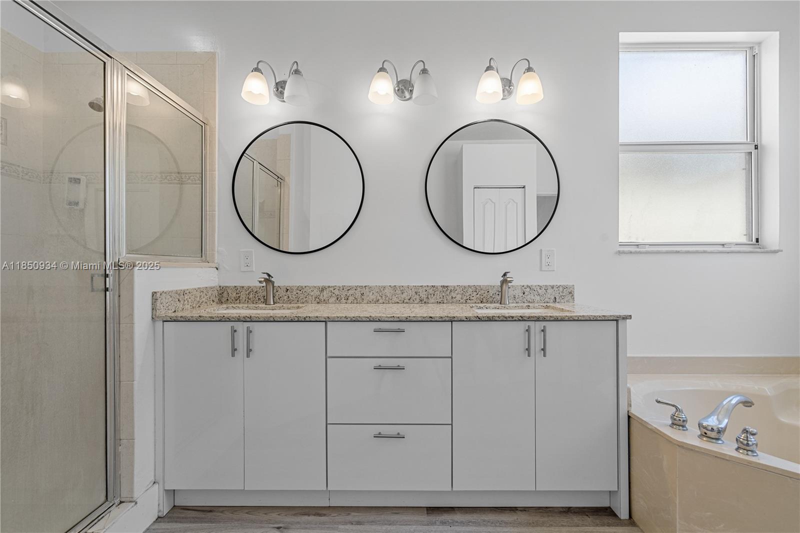 PORTOFINO PALMS - Residential